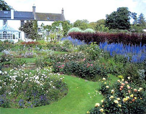 http://www.landart.ru/04-glossary/1001sad/pic/scotland_house_of_pitmuies_gardens_2.jpg